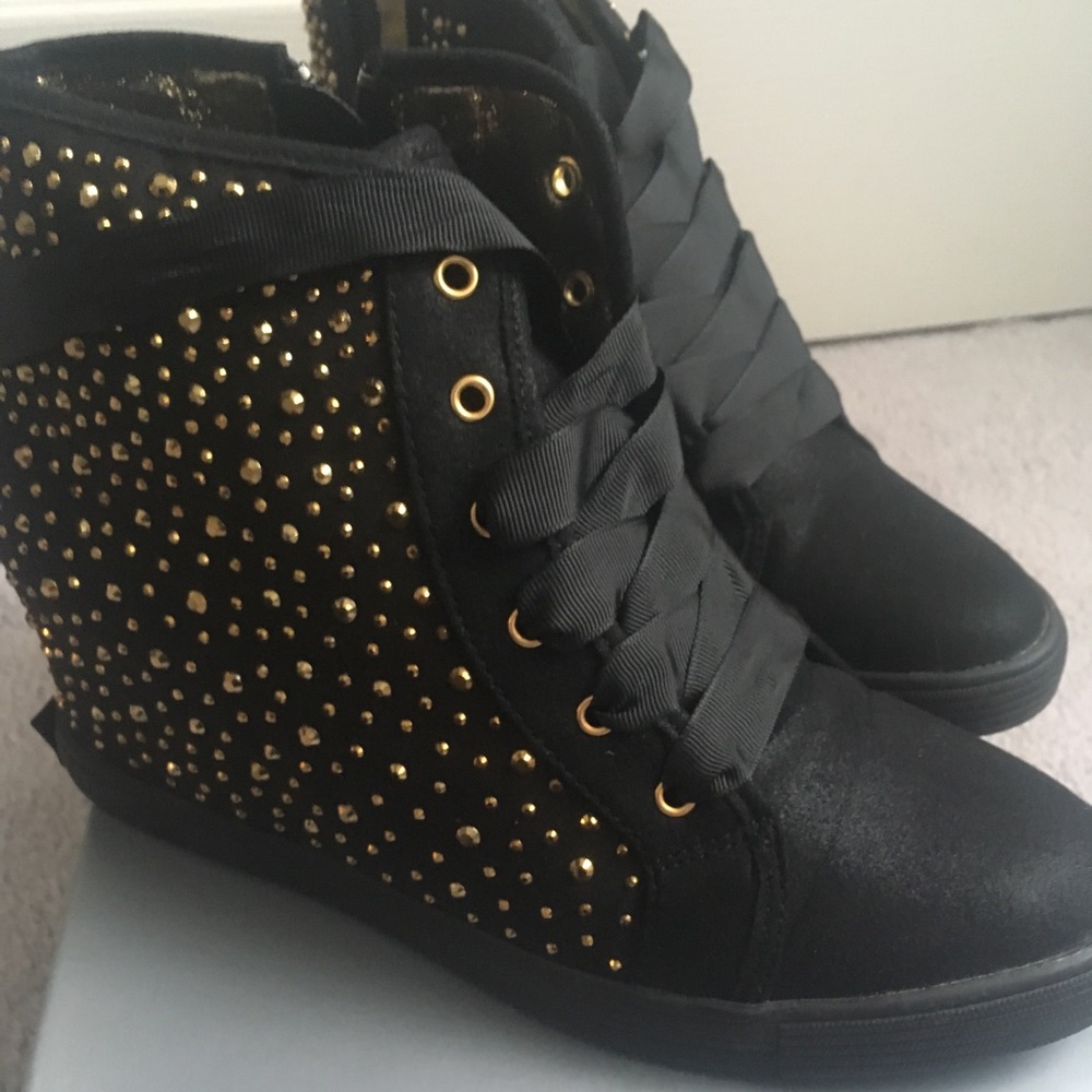 Kids 5 Stuart Weitzman Vance Clare Sneaker Wedge
